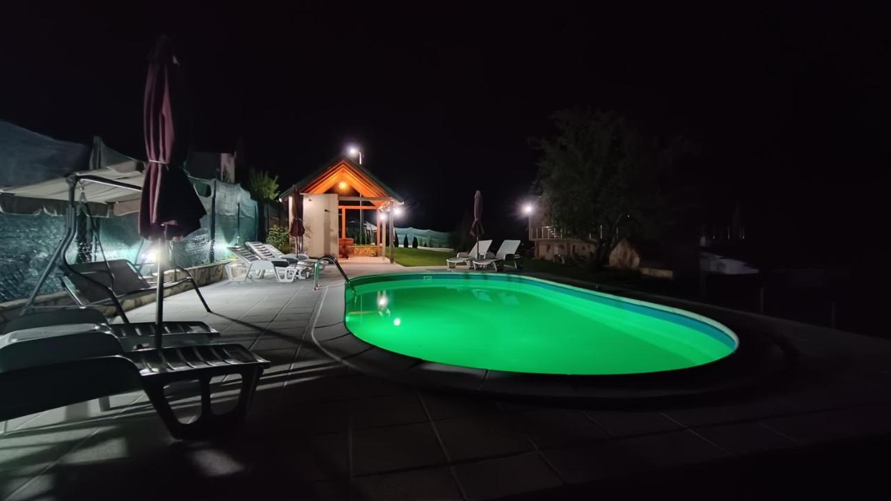 Villa Green Oasis With Pool Sarajevo Bagian luar foto